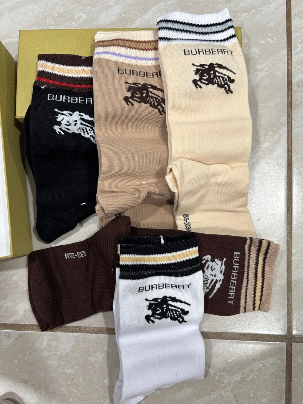 Burberry Men's Sock Gift Set - White, Black, Beige, Cream, Brown